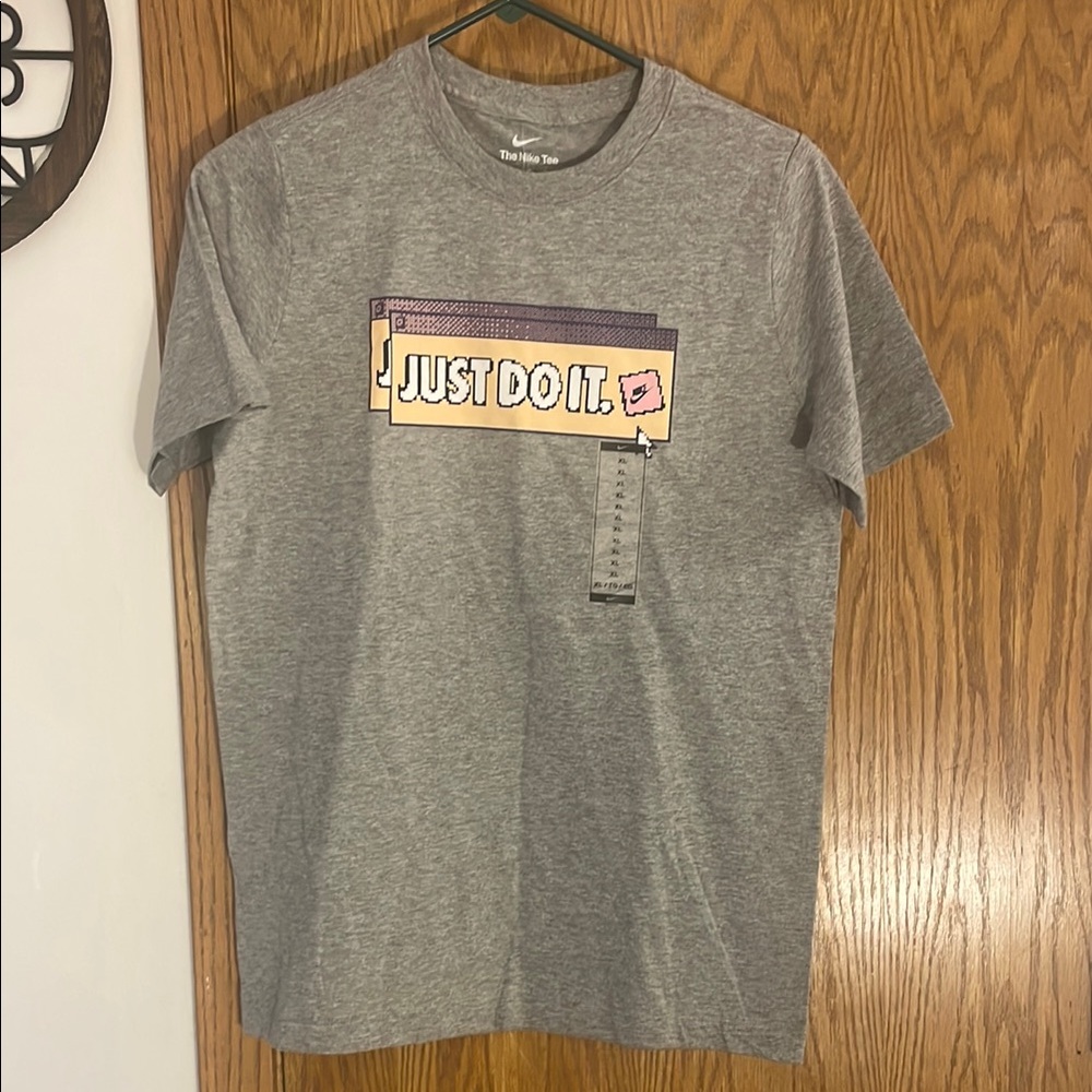 Nike Gray Graphic Kids's Shirt size XL